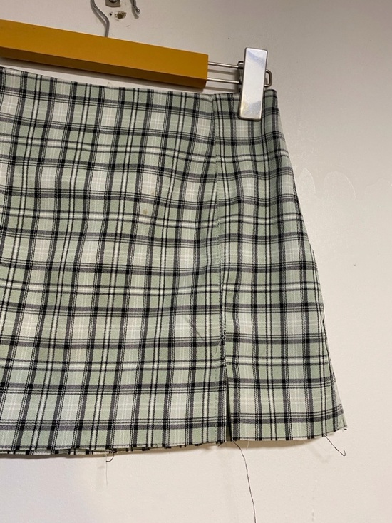 Princess Polly Plaid Mini Skirt US 0 Green Check Schoolgirl Style - Picture 4 of 9